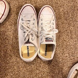 Mens size 8 converse white. Lightly worn.